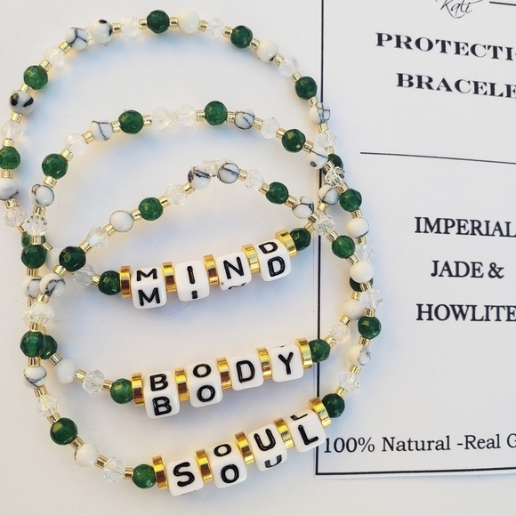 NWT JADE BRACELET DAINTY HEALING CRYSTALS GIFT FOR HER - Picture 1 of 3